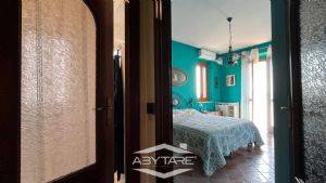 Casa indipendente su tre lati con giardino e autorimessa tripla