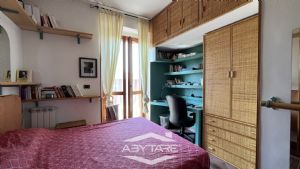 Casa indipendente su tre lati con giardino e autorimessa tripla