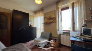 Casa indipendente su tre lati con giardino e autorimessa tripla