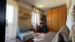 Casa indipendente su tre lati con giardino e autorimessa tripla
