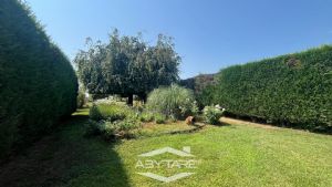 Casa indipendente su tre lati con giardino e autorimessa tripla