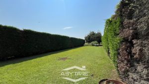 Casa indipendente su tre lati con giardino e autorimessa tripla