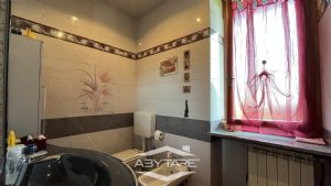 Casa indipendente su tre lati con giardino e autorimessa tripla