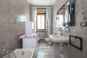 ampio alloggio con terrazzo - libero subito
