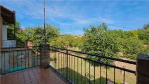 Cascina piemontese libera su tre lati con giardino privato e due unità abitative