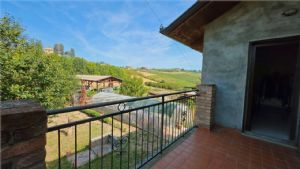 Cascina piemontese libera su tre lati con giardino privato e due unità abitative