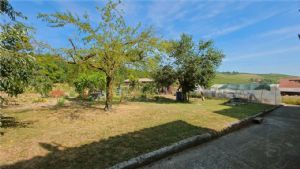 Cascina piemontese libera su tre lati con giardino privato e due unità abitative