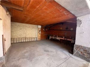 MOMBARUZZO CENTRO PAESE INTERNO AD UNA CORTE