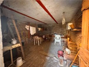 MOMBARUZZO CENTRO PAESE INTERNO AD UNA CORTE