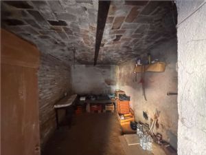 MOMBARUZZO CENTRO PAESE INTERNO AD UNA CORTE