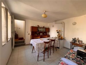 MOMBARUZZO CENTRO PAESE INTERNO AD UNA CORTE