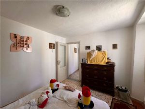 MOMBARUZZO CENTRO PAESE INTERNO AD UNA CORTE