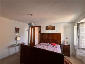 MOMBARUZZO CENTRO PAESE INTERNO AD UNA CORTE