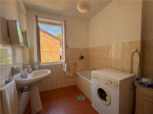 MOMBARUZZO CENTRO PAESE INTERNO AD UNA CORTE