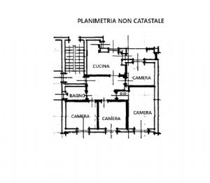 Appartamento con cucina abitabile, salotto e tre camere.