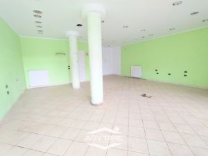 VIA BATTITORE - LOCALE COMMERCIALE DI 70 MQ

Benve...