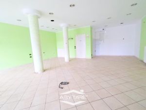 VIA BATTITORE - LOCALE COMMERCIALE DI 70 MQ

Benve...