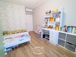 QUADRILOCALE CON BOX AUTO INCLUSO NEL PREZZO !
