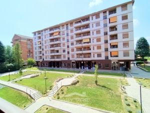 QUADRILOCALE CON BOX AUTO INCLUSO NEL PREZZO !