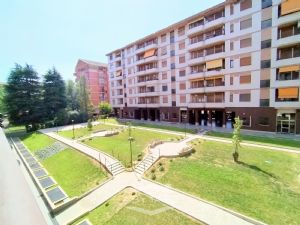 QUADRILOCALE CON BOX AUTO INCLUSO NEL PREZZO !