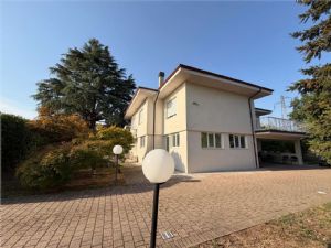 REVIGNANO – DUE CASE IN UNA, INDIPENDENZA E SPAZIO A POCHI MINUTI DA ASTI