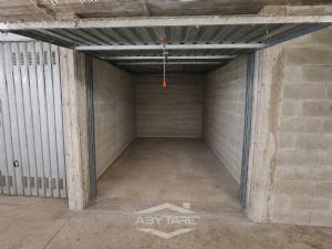 Vendesi box auto via XXV Aprile Nichelino