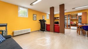 Villa indipendente su tre lati