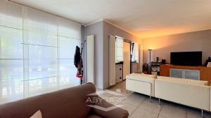 Villa indipendente su tre lati