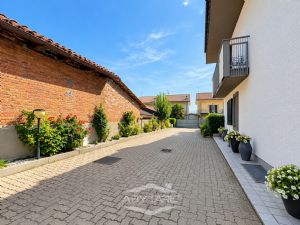 Villa indipendente su tre lati