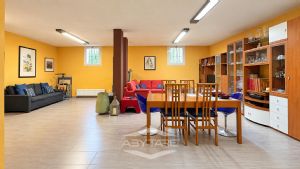 Villa indipendente su tre lati