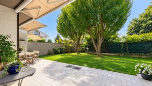 Villa indipendente su tre lati