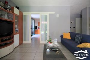 Villa indipendente su tre lati