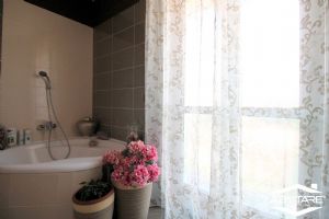 Villa indipendente su tre lati