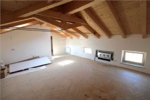 VILLAFRANCA PIEMONTE QUADRILOCALE MANSARDATO COMPLETAMENTE RISTRUTTURATO CL A4