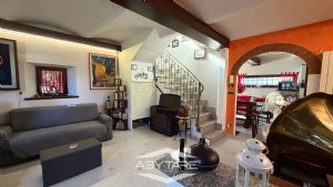 Porzione di casa su due livelli, in bifamiliare