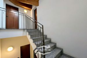 Appartamento bilocale mansardato in piccolo contesto