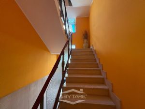 TRILOCALE COMPLETAMENTE RISTRUTTURATO IN PICCOLA PALAZZINA