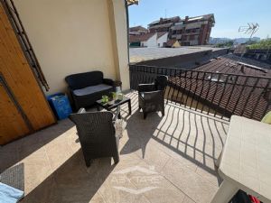 TRILOCALE COMPLETAMENTE RISTRUTTURATO IN PICCOLA PALAZZINA