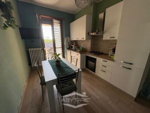 TRILOCALE COMPLETAMENTE RISTRUTTURATO IN PICCOLA PALAZZINA