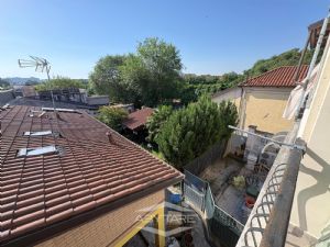 TRILOCALE COMPLETAMENTE RISTRUTTURATO IN PICCOLA PALAZZINA