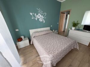 TRILOCALE COMPLETAMENTE RISTRUTTURATO IN PICCOLA PALAZZINA