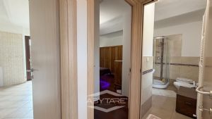 Trilocale ristrutturato in piccolo contesto