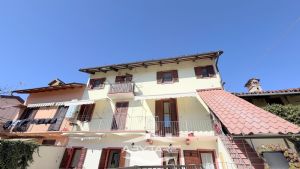 Appartamento bilivello in bifamiliare in vendita a Carignano