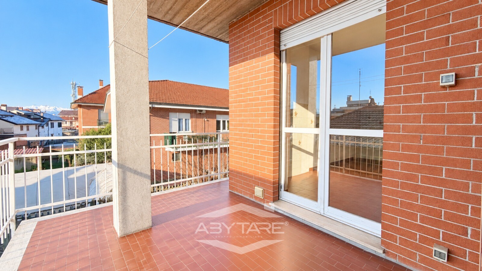 Appartamento quadrilocale con terrazzo in piccolo contesto