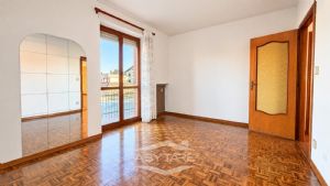 Appartamento quadrilocale con terrazzo in piccolo contesto