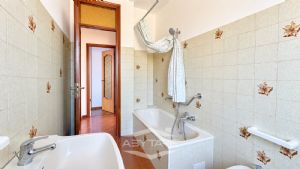 Appartamento quadrilocale con terrazzo in piccolo contesto