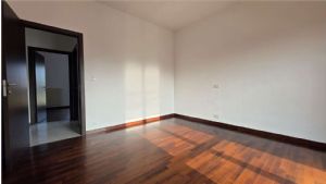 ASTI – PORTA TORINO: ULTIMO PIANO PANORAMICO, TRIPLA ESPOSIZIONE, ASCENSORE E BOX AUTO!