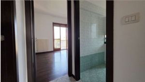 ASTI – PORTA TORINO: ULTIMO PIANO PANORAMICO, TRIPLA ESPOSIZIONE, ASCENSORE E BOX AUTO!