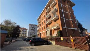 ASTI – PORTA TORINO: ULTIMO PIANO PANORAMICO, TRIPLA ESPOSIZIONE, ASCENSORE E BOX AUTO!