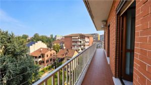 ASTI – PORTA TORINO: ULTIMO PIANO PANORAMICO, TRIPLA ESPOSIZIONE, ASCENSORE E BOX AUTO!